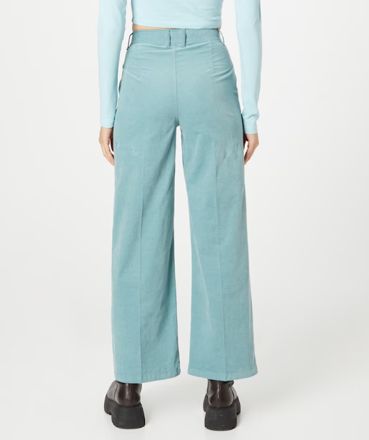 Loose fit Trousers with creases